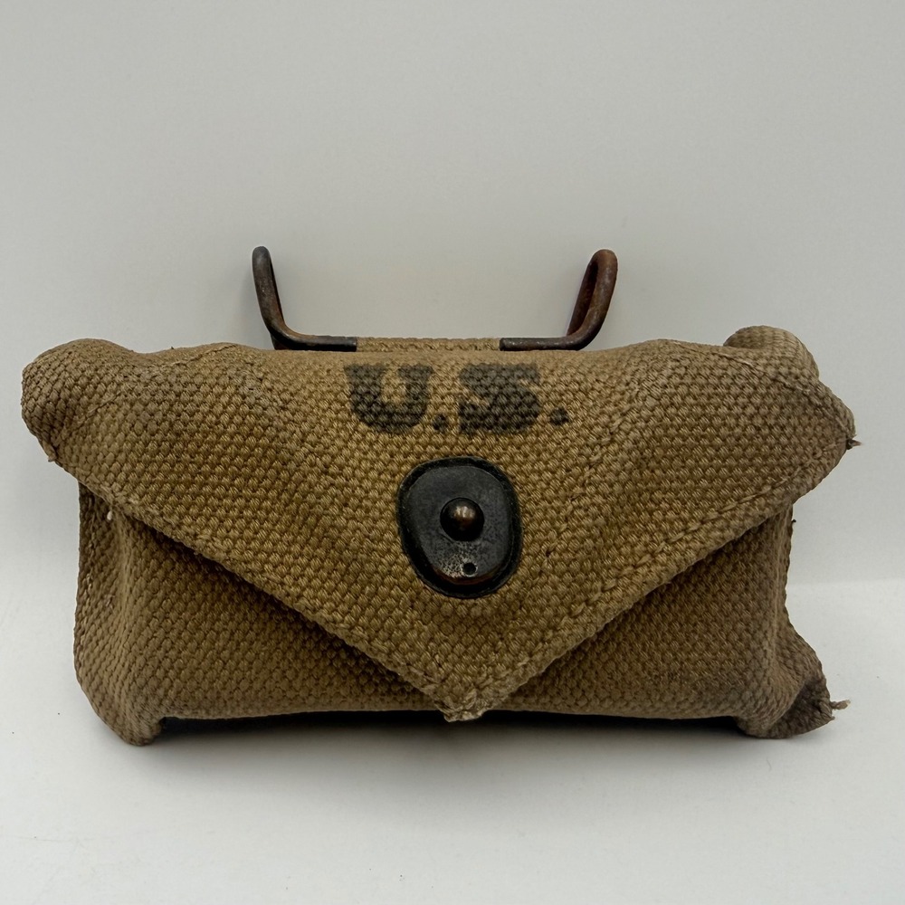 Vintage 1942 WWII US Army First Aid Carlisle Model Packet Pouch J.S. & S. Co.